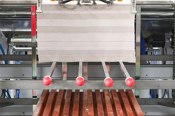 Vad gör intelligent laminering till ett mer hållbart val för utskriftsfinishing?